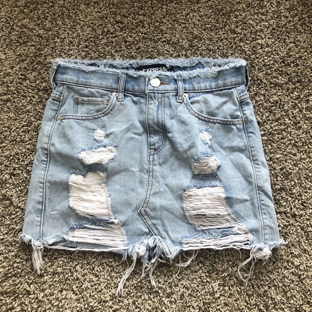 Ripped denim skirt